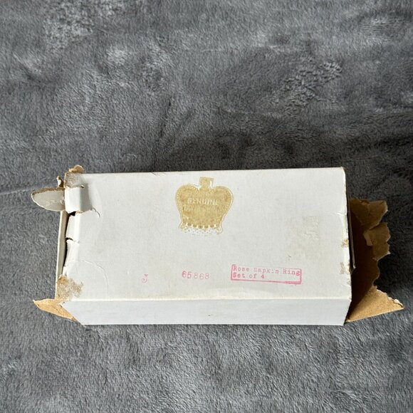 Vintage Bone China Rose Napkin Rings Set of 4 White Floral Taiwan with Box - Picture 9 of 13